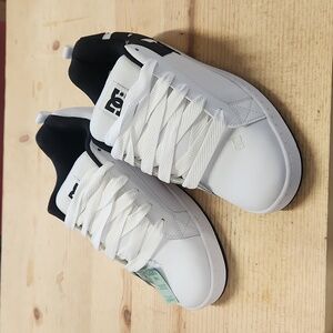 Size 12 Men's DC court graffik white and black